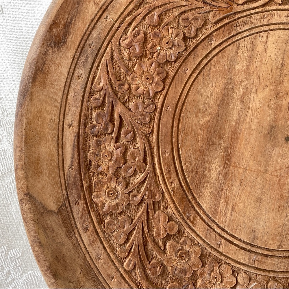 Vintage Wooden Plate with Handcrafted Carved Flower Patterns Archana - Picture 5 of 11